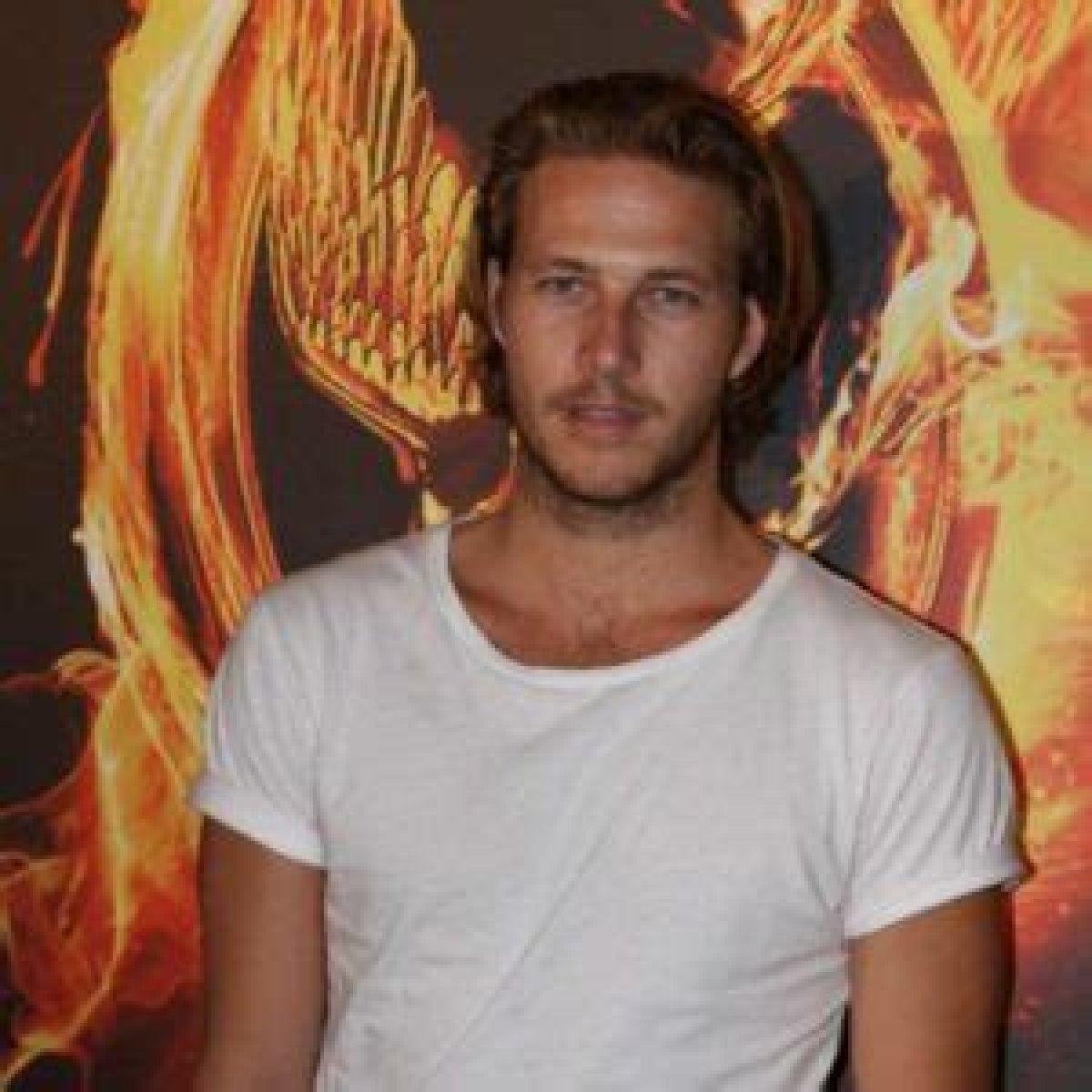 Luke Bracey | Bio, Age, Net Worth, Relationship, Career